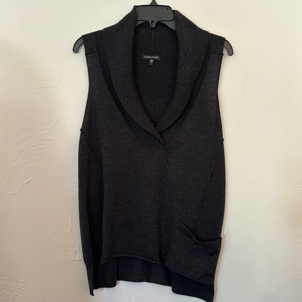 Eileen Fisher Merino Wool sleeveless sweater vest  beautiful contemporary design